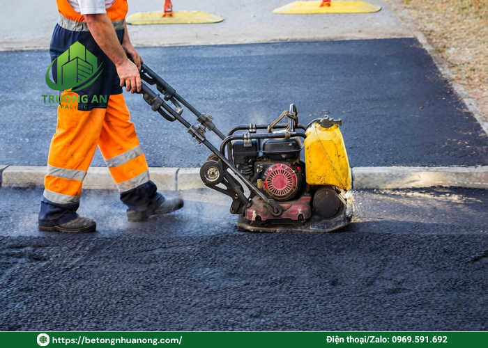 Các yếu tố quyết định chi phí thi công bê tông nhựa nóng thực tế 